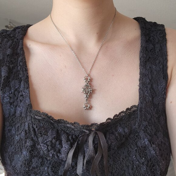Gothic medieval witch chainmaille necklace with a small silver chain - Picture 4 of 9